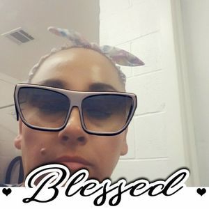 Meet your Posher, Esmeralda